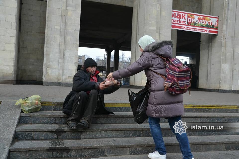 Feed The Hungry Kharkiv Muslims Warmed The Needy With Hot Meals Islam In Ukraine Yes they can eat kosher hot dogs although jews don't necessily follow the same method of slaughering as muslims although it is similar. feed the hungry kharkiv muslims