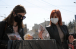 Мусульмане бесплатно  раздавали киевлянам изготовленные сестрами защитные маски
