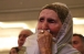 Активистка крымскотатарского движения Веджие Кашка плачет во время исполнения гимна