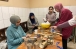 Мусульманки Львова долучилися до виготовлення свічок для фронту