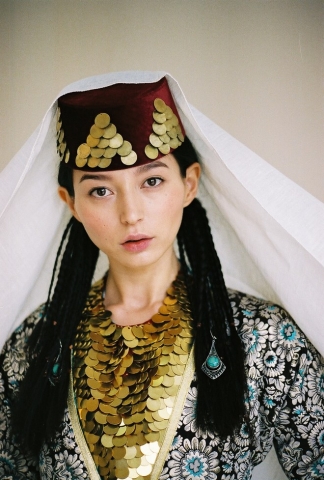  История крымскотатарской традиционной одежды глазами американской журналистки Vogue