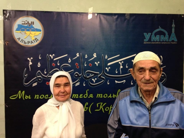 Парафіяни мечеті на околиці Донецька, яких Аллаг обдарував довголіттям. 78-річний Хафіз Харітов і 85-річна Халіда-апу