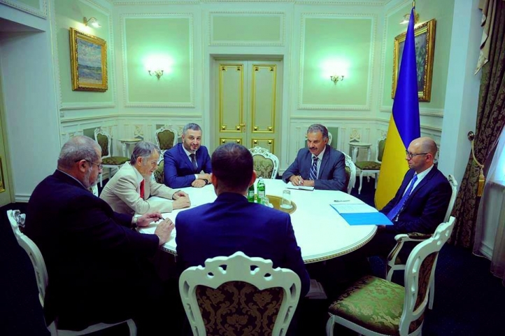 Прем’єр-міністр України зустрівся з Мустафою Джемілєвим та Рефатом Чубаровим