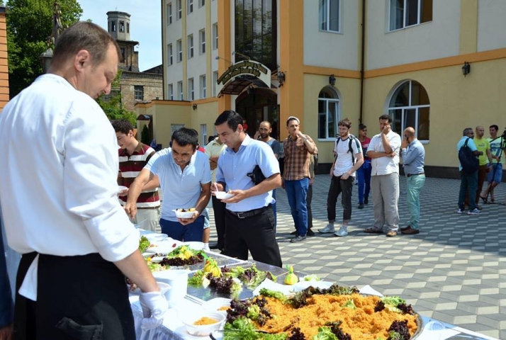Открытие нового семейного ресторана «Family Ноuse», начавшего работу в здании Исламского культурного центра г. Киева