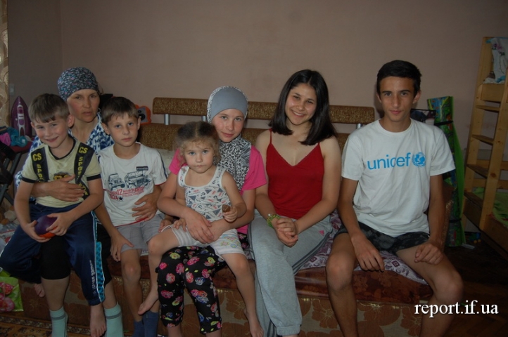 Багатодітна сім’я кримських татар вже більше двох років живе в Івано-Франківську