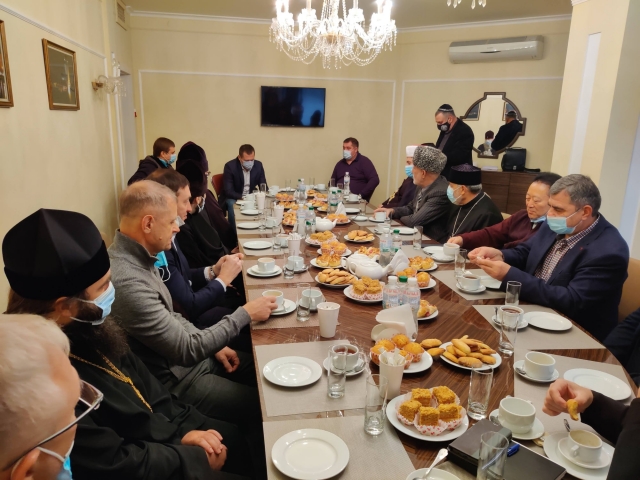 ©ИКЦ г. Днепр/фейсбук: Молитвенный завтрак с представителями религиозных центров и организаций состоялся в Днепровском городском совете