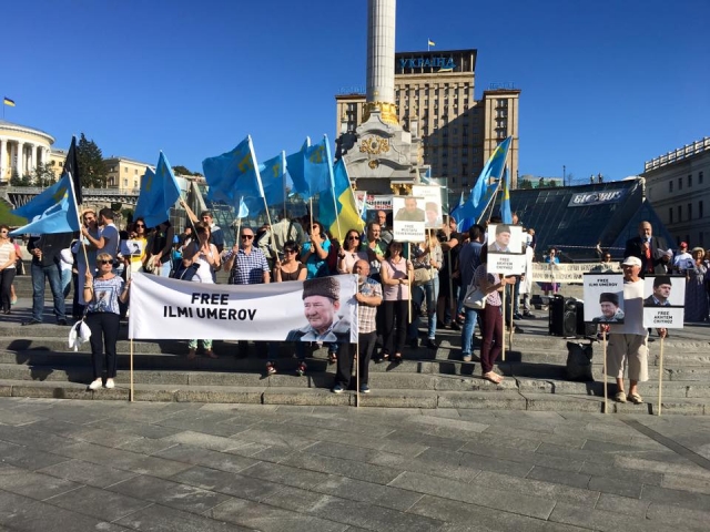 На Майдане призвали освободить Ильми Умерова