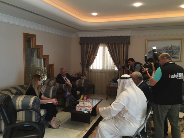 Перший заступник міністра інформполітики дає прес-конференцію в Кувейті
