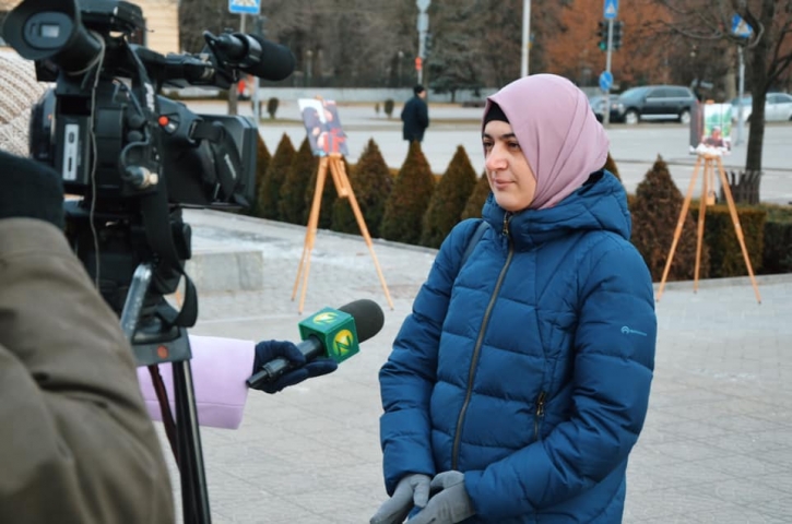  07.02.2021 г., Запорожье, бульвар Шевченко. Акция Лиги мусульманок Украины ко Всемирному дню хиджаба