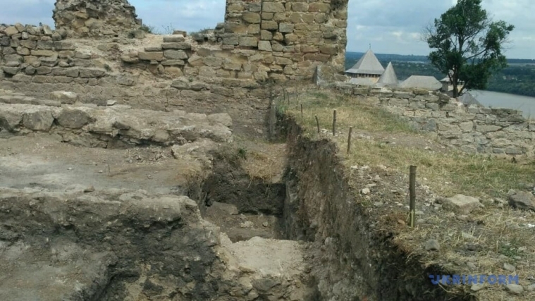 ©️Укрінформ: У Хотинській фортеці археологи відкрили перші мурування решток турецької мечеті початку XVIII століття