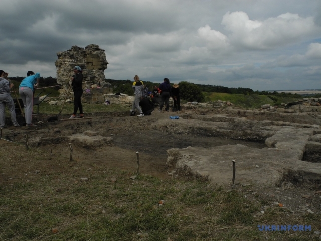 Arkeologlar Hotın Kalesi'nde Eski Bir Türk Camii Buldular