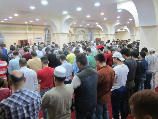 Багато мусульман не залишають мечеть в останні десять ночей Рамадану