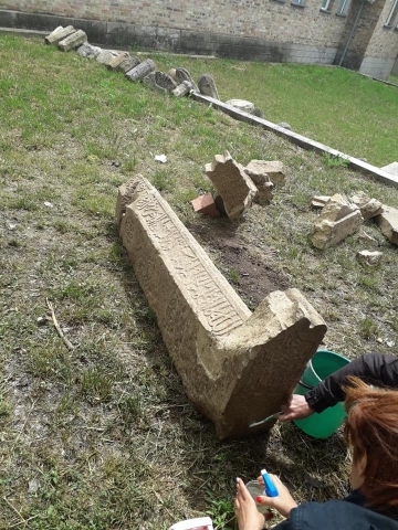 В Крыму экскаватором раскопали средневековое мусульманское кладбище © Февзі Айсерезлі/Фейсбук: 