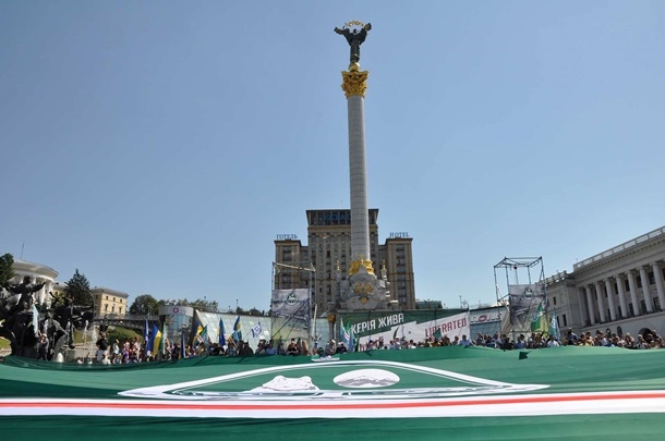 Самый большой флаг Ичкерии развернули на Майдане