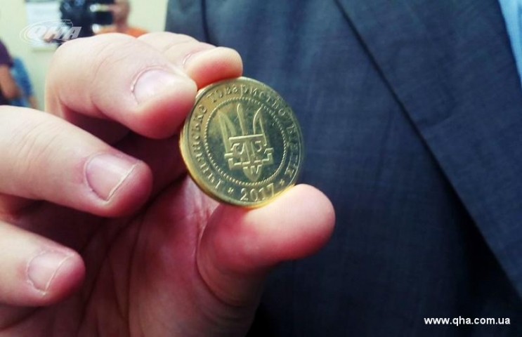 Общество «Бирлик» презентовало монеты с тамгой и трезубцем
