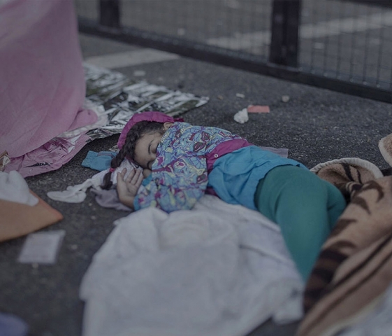 «Де сплять діти»: виставка фотографій, присвячених дітям-біженцям
