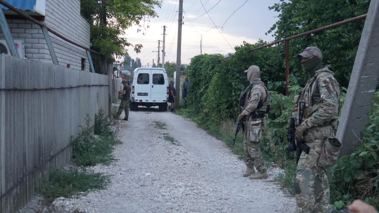 Оккупанты устроили обыски в семьях крымских татар