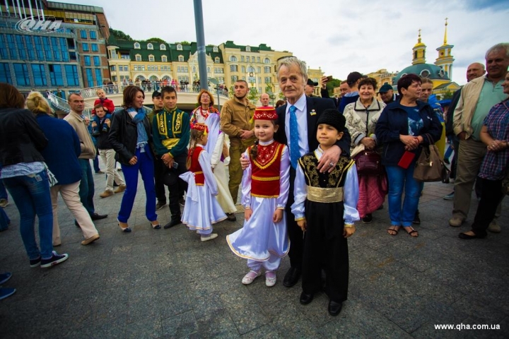 «Крымский дом объединяет сердца»: крымские татары отметили День независимости Украины