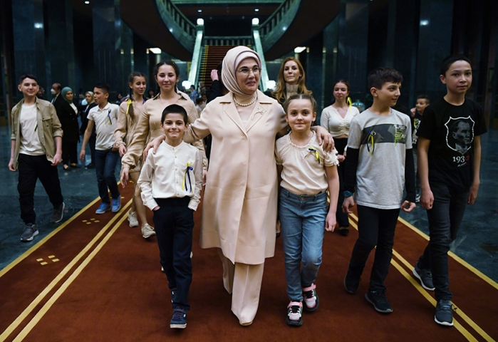 ФОТО ©АА: Эмине Эрдоган провела ифтар в честь находящихся в Турции украинских детей-беженцев.