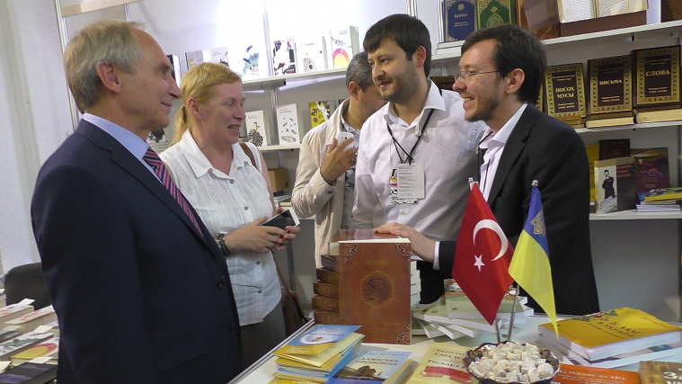 «Енвер Нешріят» у співпраці з асоціацією «Альраід» презентує українцям Корани і тафсір