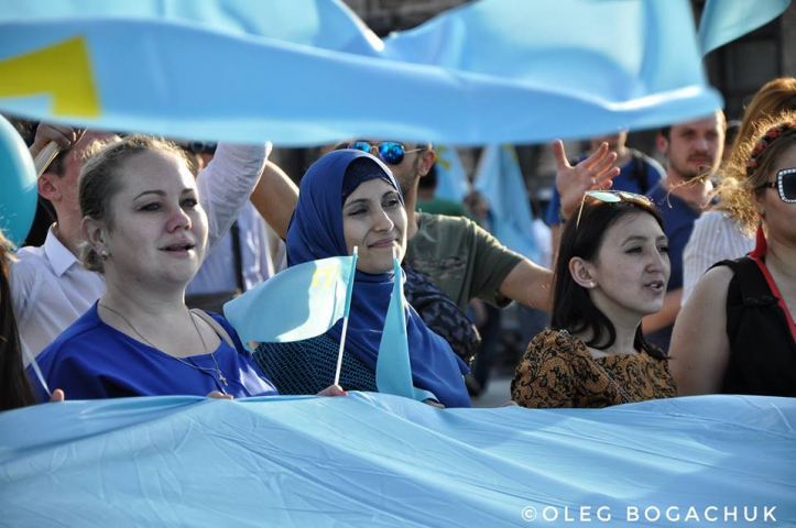В Украине отметили День крымскотатарского флага