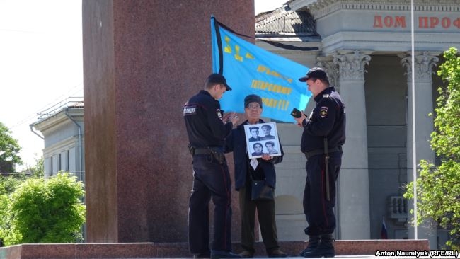 Судили кримського татарина два дні: 76-річного активіста з хворобою Паркінсона посадили на 10 діб