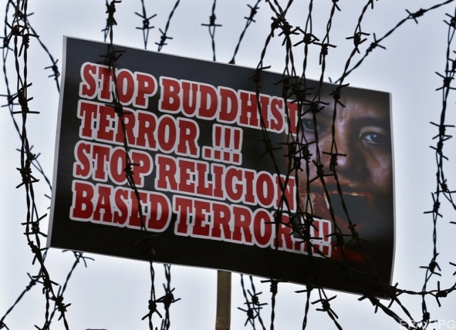 Мусульманское меньшинство рохинджа жестоко вытесняют из Мьянмы и не пускают в Бангладеш