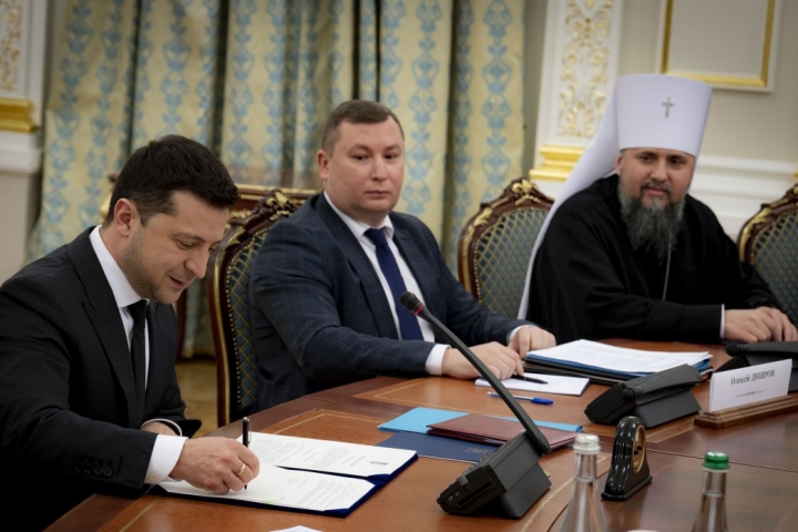 Президент Зеленський підписав закон про військових капеланів