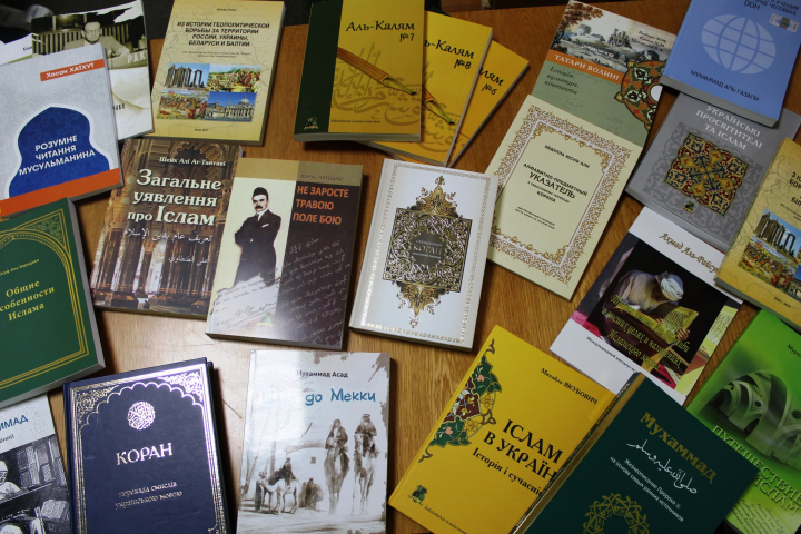 Тернопільська обласна бібліотека для молоді отримала в дар книги від ІКЦ м. Львова