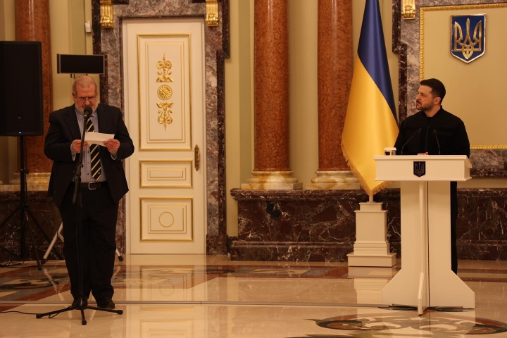 Привітальне слово Президента України Володимира Зеленського на церемонії нагородження представників кримськотатарського народу. Уряд України закріпив правовий статус Меджлісу кримськотатарського народу