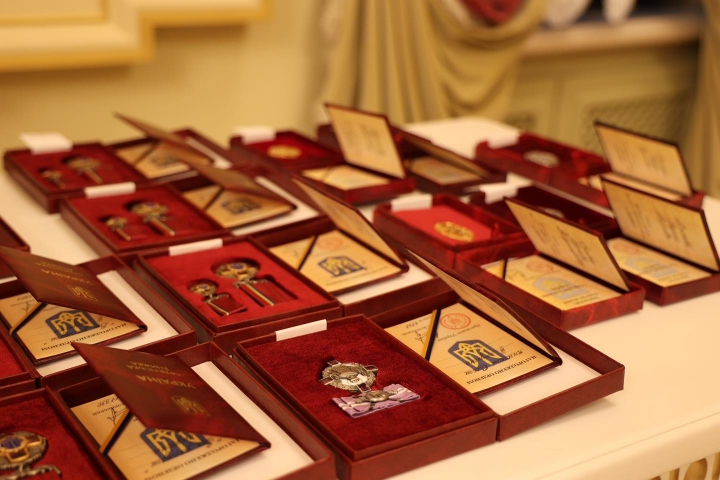 Державні відзнаки для представників кримськотатарського народу від президента. Уряд України закріпив правовий статус Меджлісу кримськотатарського народу