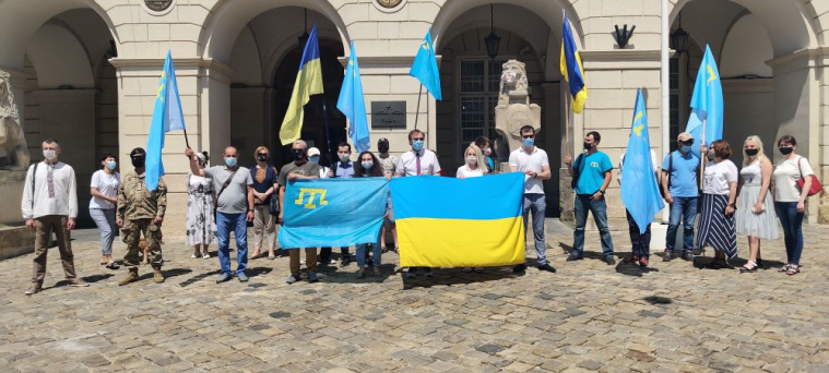 ©️Андрій Андрух/Львівська міськрада: 26.06.2020, Львів. Акція «Два прапори — одна країна!»