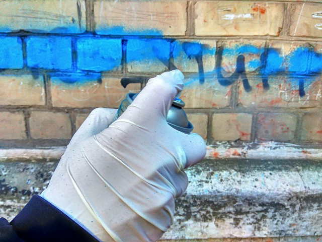 ©️ІКЦ м. Дніпро: Сотні графіті, зроблені наркодилерами, зникли завдяки спільній акції мусульман Дніпра й активістів МАА