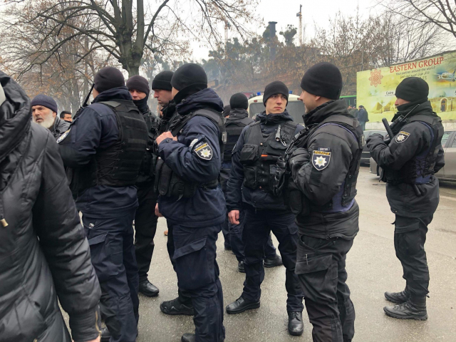 Ukrainian authorities copy Russia and carry out raid outside Kyiv Mosque