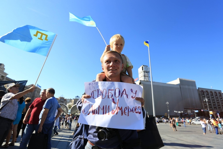 На Майдані закликали звільнити Ільмі Умерова
