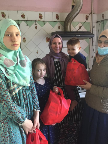  Акція «Солодкість іфтару» — мусульманки зібрали солодкі подарунки для самих маленьких одновірців
