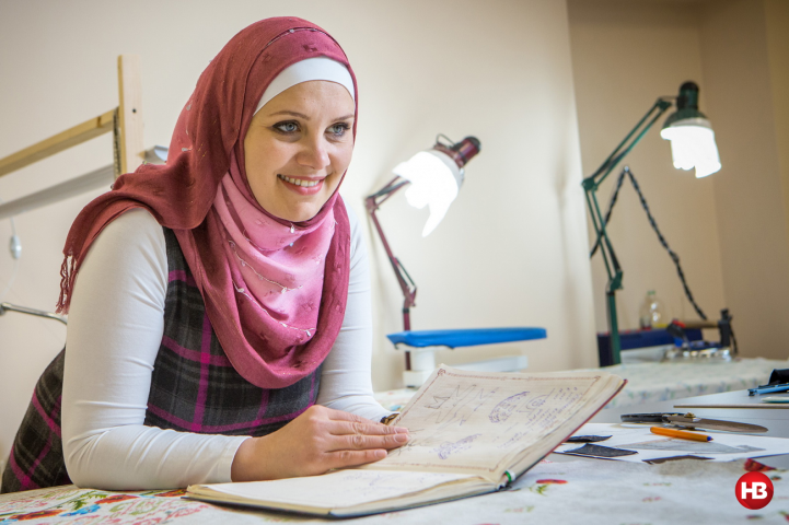 Путем обучения хотим вести межкультурный диалог: дизайнер мусульманской одежды открывает собственную Школу дизайна