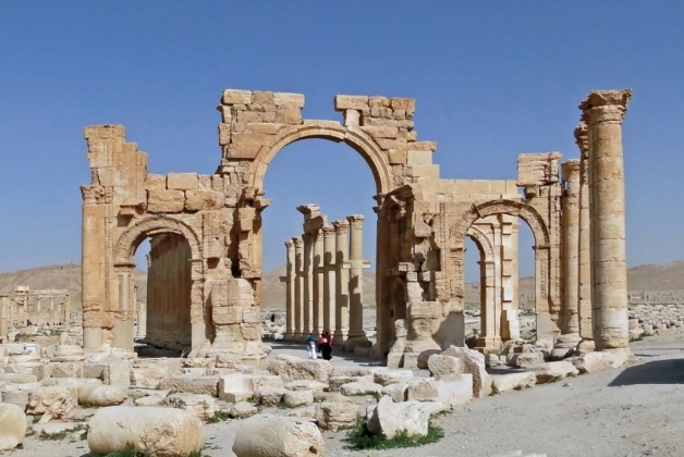 Боевики ИГ взорвали Триумфальную арку в древней Пальмире
