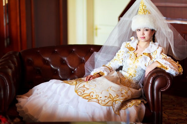 В Казахстане запретят никях вне культовых зданий и без госсвидетельства о браке