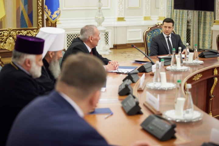 Президент Зеленский подписал закон о военных капелланах