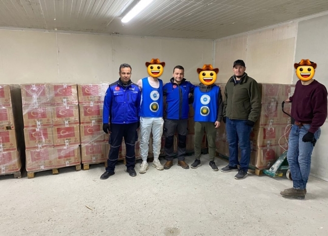 Туреччина передала шість вантажівок гумдопомоги для вимушених переселенців