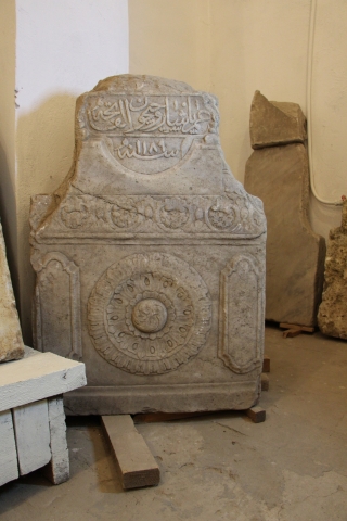 Оккупанты не успели украсть из Херсонского музея надгробия османской эпохи