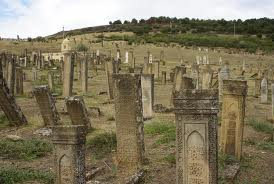 У Криму заради авторасс і газопроводів розоряють мусульманські кладовища
