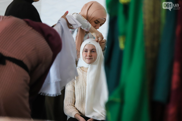 Гостя Дня хіджабу в Запоріжжі: «Убралася в нього — і відчула, як у мені прокидається жіночність»