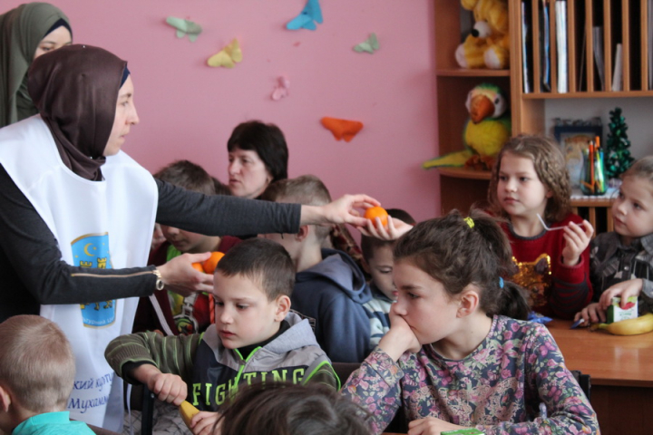 Львовские мусульманки привезли подарки подопечным детдома в Самборском районе