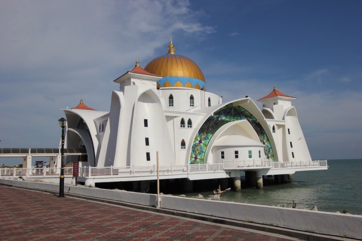 Символ Малакки — плавучая мечеть Масджид Селат