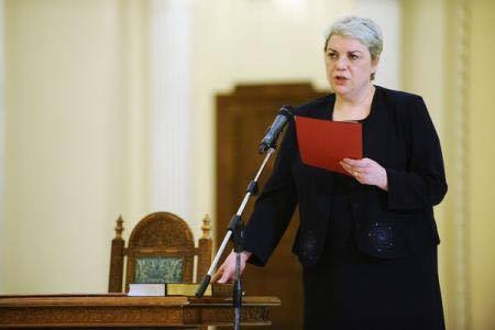 Віце-прем’єр Румунії склала присягу на Корані