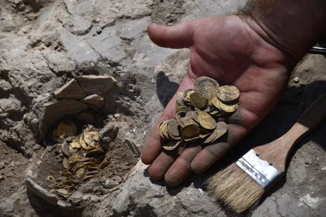  Знайдений скарб золотих монет епохи Аббасидів