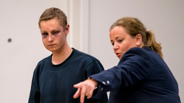 ©️NRK/CORNELIUS POPPE: Архів. 12 серпня 2019 року, через два дні після теракту, Філіп Мансгаус в окружному суді Осло