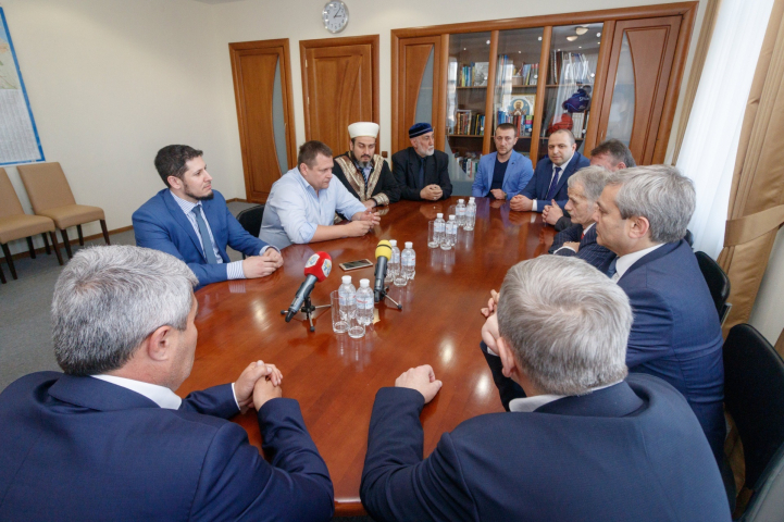 Мэр Днепра пообещал передать здание Екатеринославской соборной мечети мусульманской общине